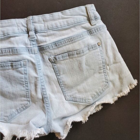 Design Lab Floral Cutoff Jean Shorts - Picture 9 of 9